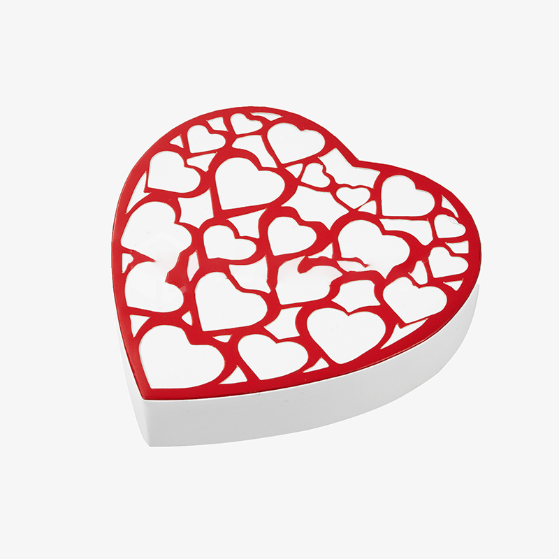 Caja en forma de corazón con superposición de corazón