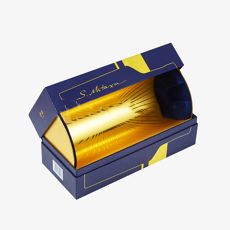 Caja con bisagras para licor de lámina dorada con inserto