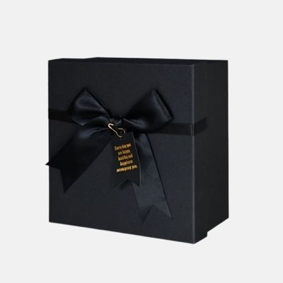 Caja de regalo negra de dos piezas con lazo de cinta