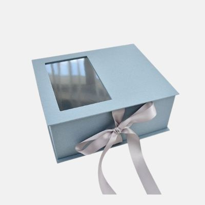Caja de regalo plegable con ventana